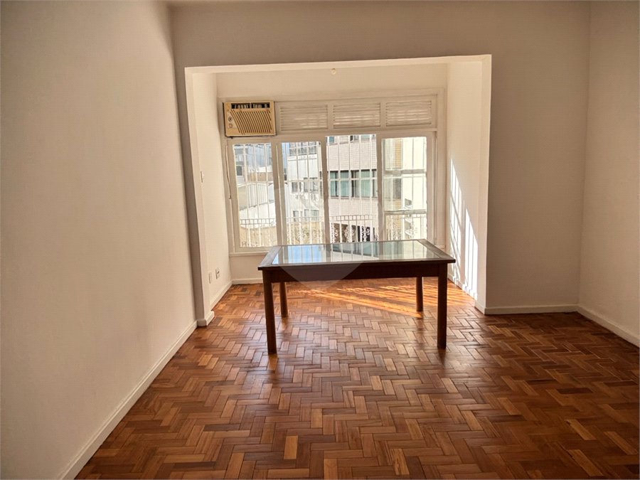 Apartamento à venda com 2 quartos, sendo 1 suíte, em Lagoa, Rio de Janeiro, RJ