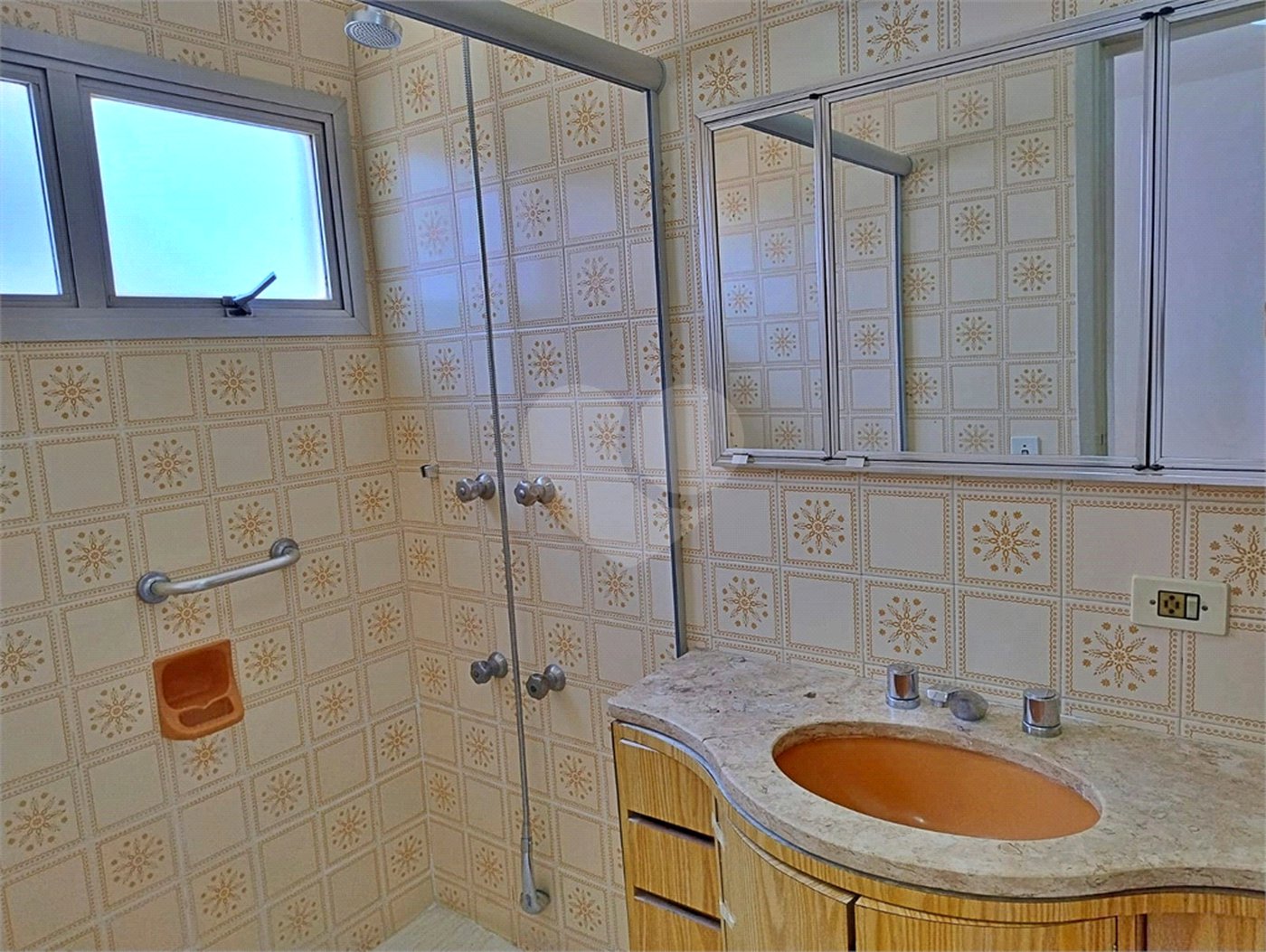 Apartamento à venda com 3 quartos, sendo 1 suíte, em Vila Olímpia, São Paulo, SP