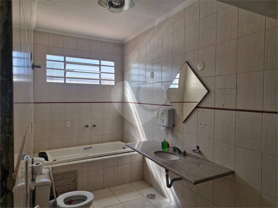 Sobrado à venda com 3 quartos, sendo 1 suíte,  em Parque São Jorge, São Paulo, SP