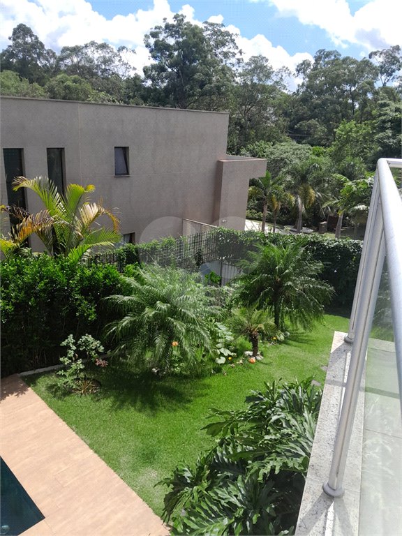 Casa à venda com 3 suítes em Moinho Velho, Cotia, SP