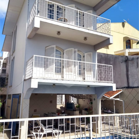 Casa à venda com 5 quartos, sendo 3 suítes,  em Vila Oliveira, Mogi das Cruzes, SP