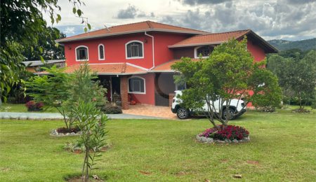 Chácara para alugar com 4 quartos, sendo 2 suítes,  no Centro (canguera), São Roque, SP