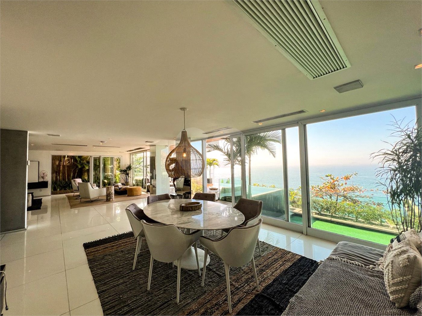 Casa à venda ou para alugar com 5 suítes em Joá, Rio de Janeiro, RJ