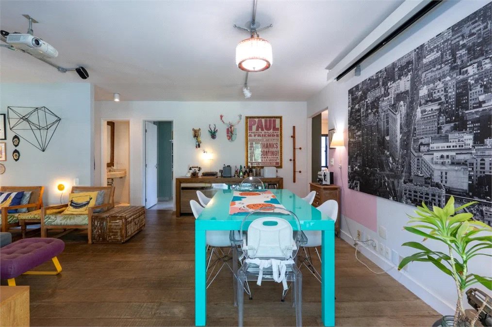 Apartamento à venda com 3 quartos, sendo 1 suíte, em Jardim Morumbi, São Paulo, SP