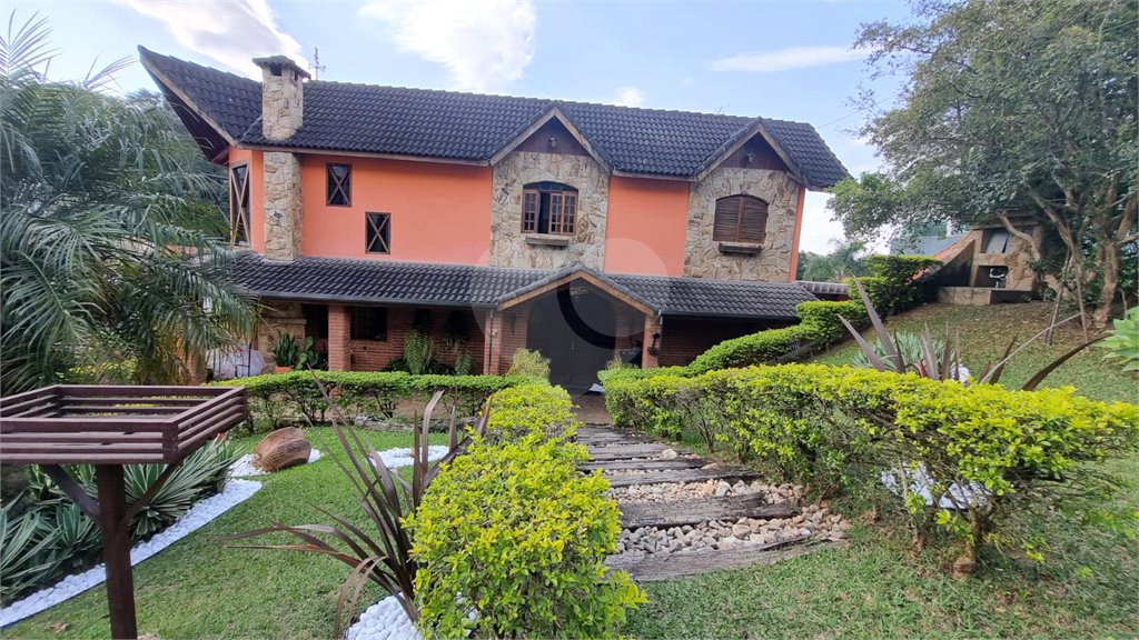 Casa à venda com 4 quartos, sendo 2 suítes, no condomínio Aruã Eco Park, Mogi das Cruzes - SP