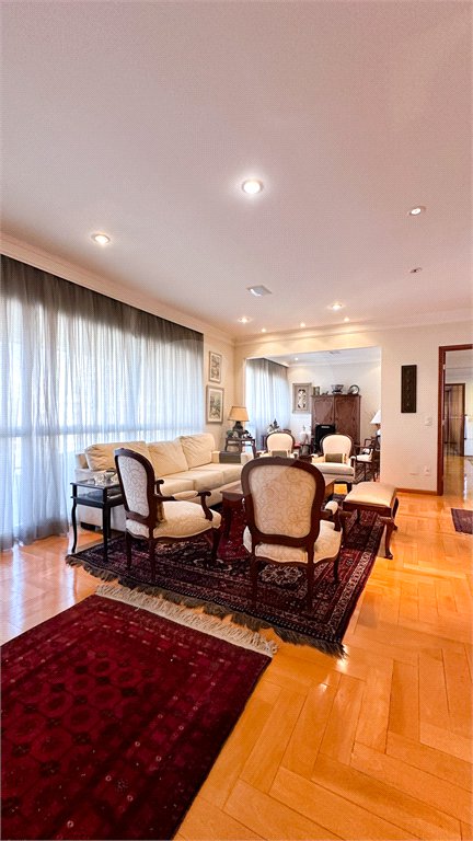 Apartamento à venda com 3 quartos, sendo 2 suítes, em Morumbi, São Paulo, SP