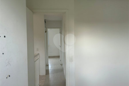 Sobrado à venda com 3 quartos em Jardim Petrópolis, Cotia, SP