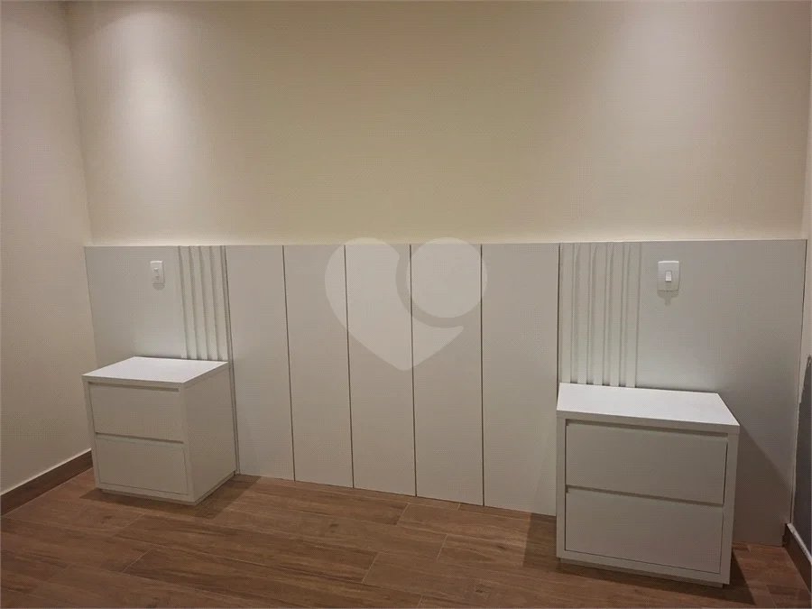 Casa com 3 suítes, piscina e área gourmet em terreno de 360m²