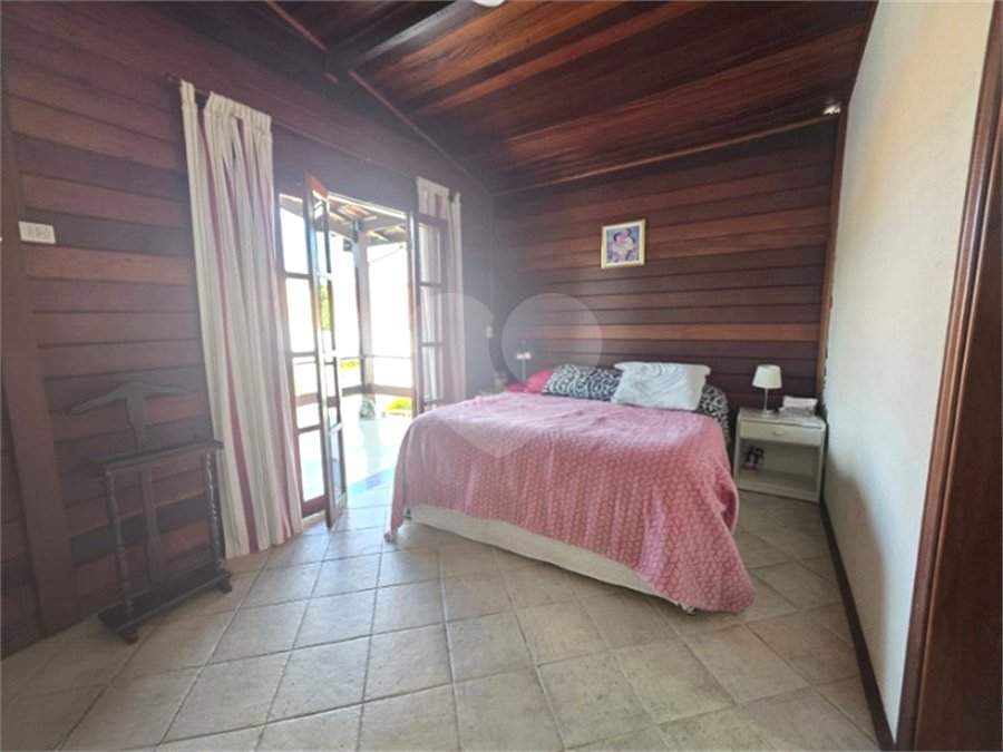 Casa à venda com 3 quartos, sendo 1 suíte, no condomínio Estância Marambaia, Vinhedo - SP