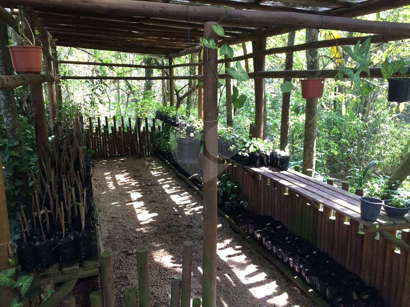 Casa à venda com 4 quartos, sendo 2 suítes,  no condomínio Granja Vianna II, Cotia - SP