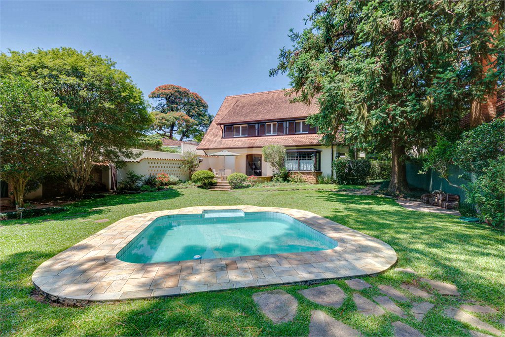 Casa à venda com 4 quartos, sendo 1 suíte, em Alto da Boa Vista, São Paulo, SP