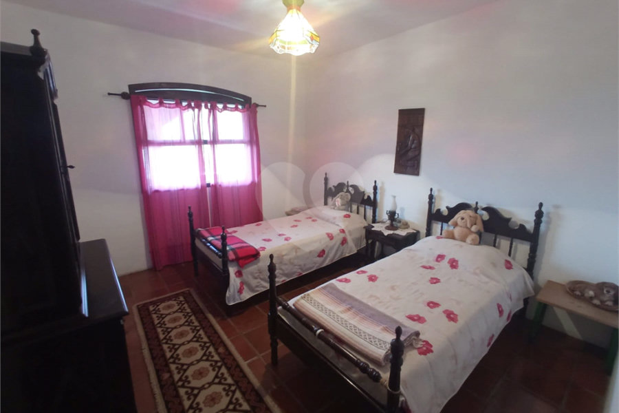 Casa à venda com 4 quartos, sendo 1 suíte, no condomínio Alpes da Cantareira, Mairiporã - SP