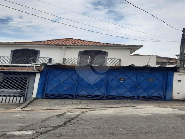 Sobrado à venda com 4 quartos, sendo 1 suíte,  em Vila Marari, São Paulo, SP