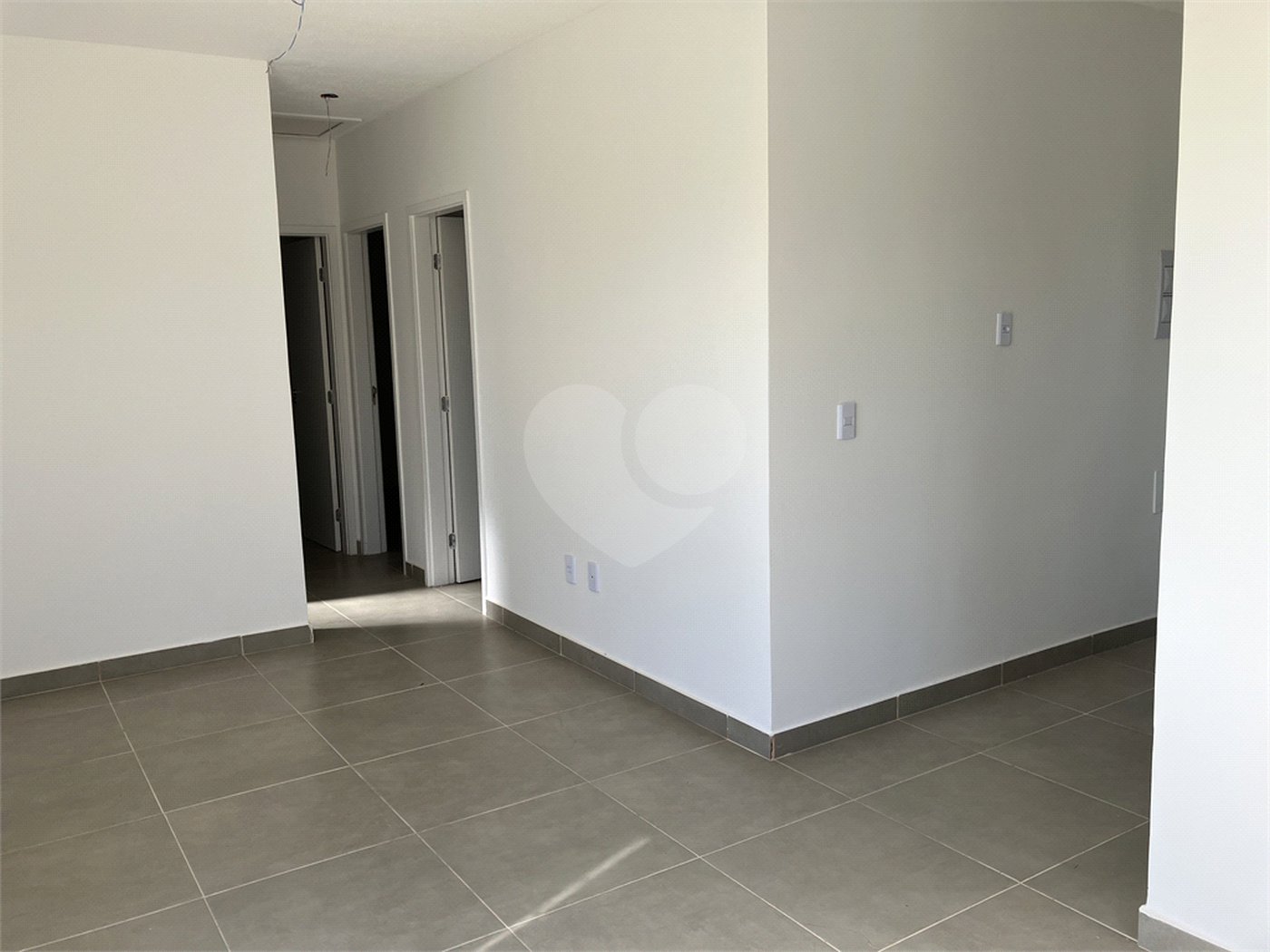 Casa à venda com 3 quartos, sendo 1 suíte,  no condomínio Residencial Vila Amarone, Sorocaba - SP