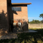 Casa à venda ou para alugar com 3 suítes no condomínio Vilarejo Estoril, Mairiporã - SP