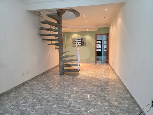 Sobrado à venda com 3 quartos em Vila Rica, São Paulo, SP