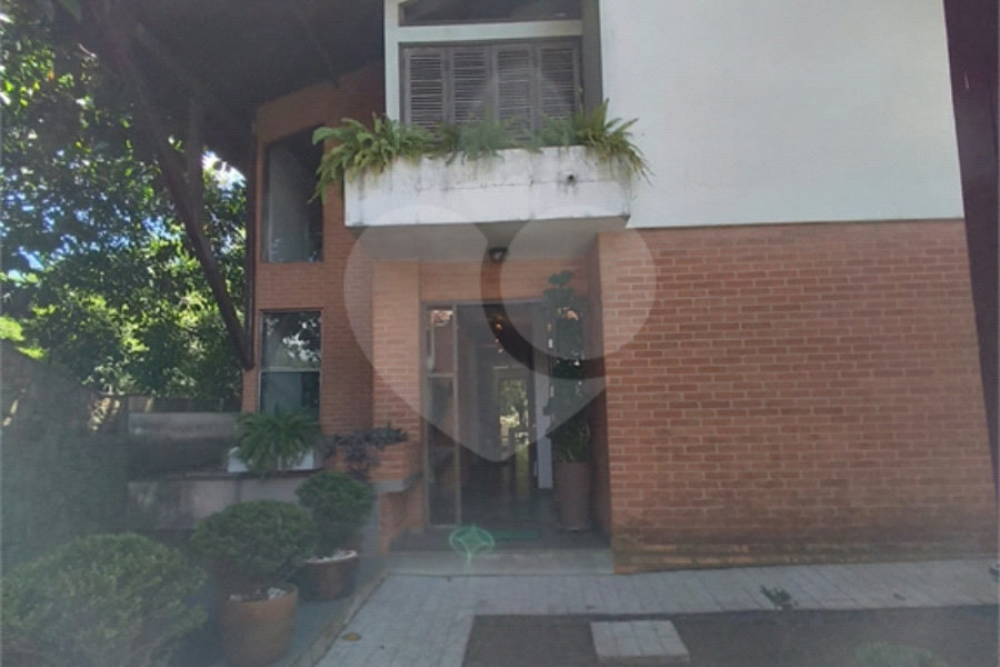 Sobrado amplo no Jardim Leonor de Barros – Excelente potencial!