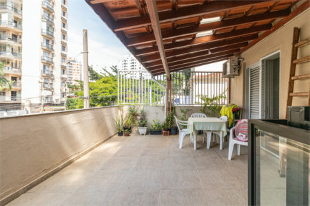 Casa Térrea à venda com 9 quartos, sendo 3 suítes, em Vila Romana, São Paulo, SP