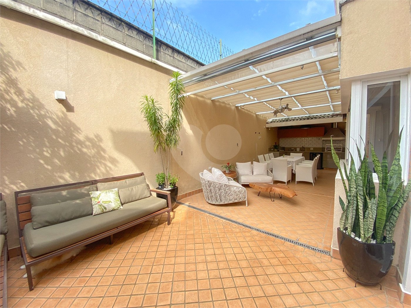 Casa à venda com 4 quartos, sendo 3 suítes, no condomínio Brisa Verde, São Paulo - SP