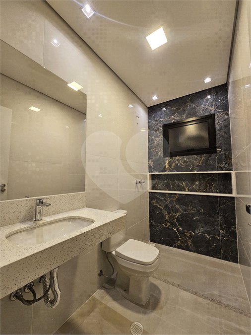 Casa à venda com 4 suítes no condomínio Villas do Jaguari, Santana de Parnaíba - SP