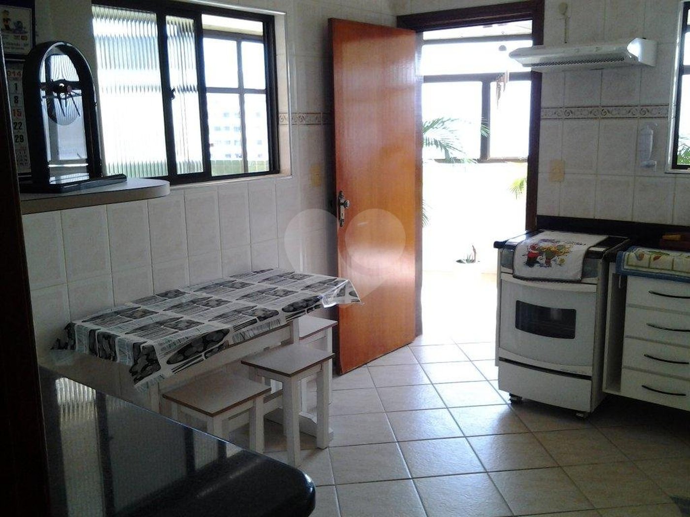 Apartamento à venda com 3 quartos, sendo 2 suítes, em Vila Tupi, Praia Grande, SP