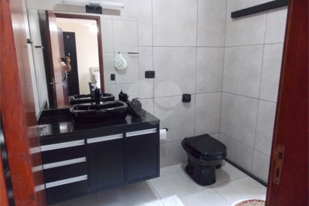 Casa à venda com 4 quartos, sendo 2 suítes, em Jardins, Bragança Paulista, SP
