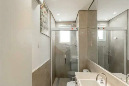 Apartamento de 306m² na melhor região de Moema, 3 suítes, 5 vagas, varanda gourmet, depósito, fora de rota