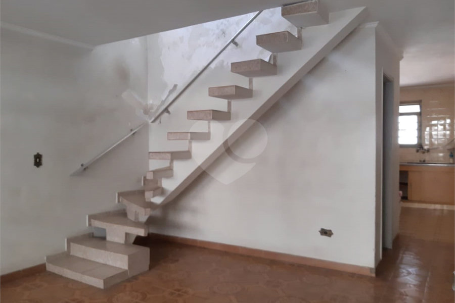 Casa à venda com 3 quartos, sendo 1 suíte, no condomínio Sem Nome, São Paulo - SP