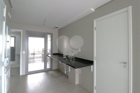Apartamento à venda com 3 suítes em Moema, São Paulo, SP