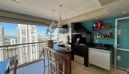 Apartamento à venda com 3 quartos, sendo 1 suíte,  em Santo Amaro, São Paulo, SP