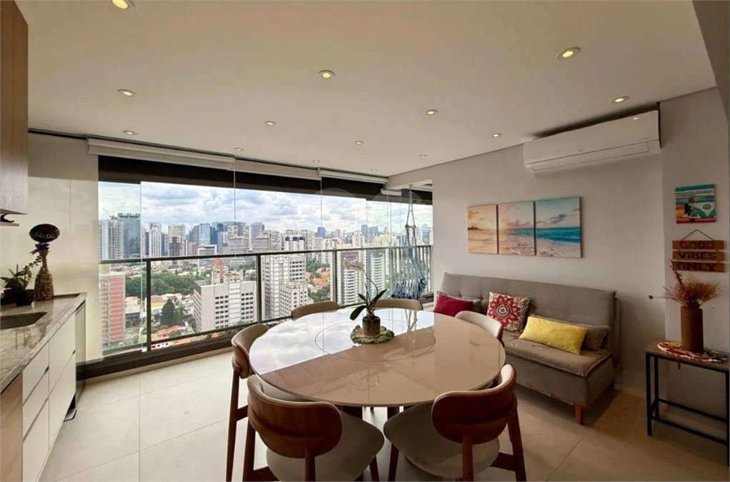 Apartamento à venda com 3 suítes em Santo Amaro, São Paulo, SP