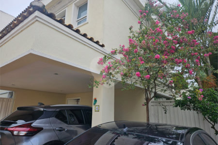 Casa à venda com 4 quartos, sendo 2 suítes,  no condomínio Villa Luxis, São Paulo - SP