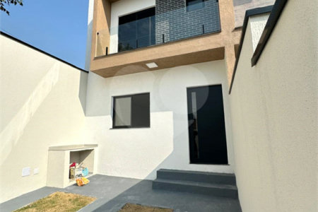 Sobrado à venda com 3 quartos, sendo 1 suíte,  em Jardim Esperança, Mogi das Cruzes, SP