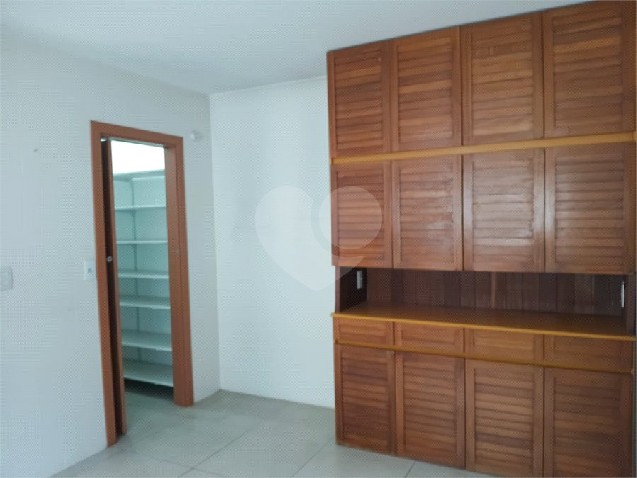 Sobrado à venda com 4 quartos, sendo 2 suítes, em Interlagos, São Paulo, SP