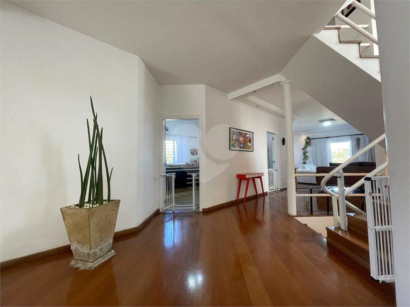 Casa à venda com 4 quartos, sendo 2 suítes, no condomínio Residencial Itatinga I, São Paulo - SP