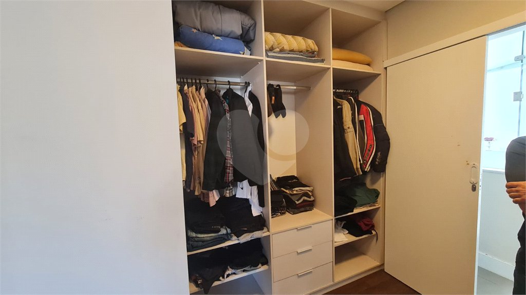 Casa à venda com 3 suítes em Vila Nastri, Itapetininga, SP