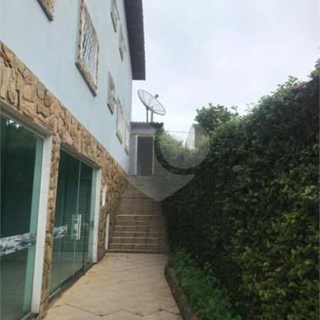 Sobrado à venda com 3 quartos, sendo 1 suíte, em Jardim Indaiá, Poá, SP