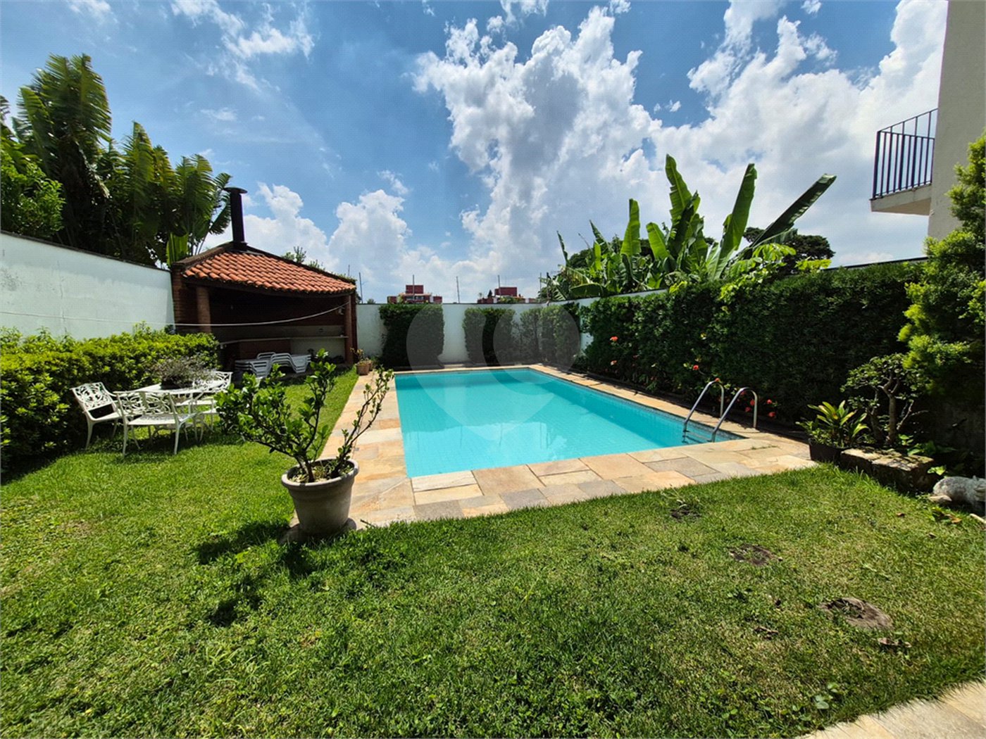 Casa de Vila à venda ou para alugar com 4 quartos, sendo 2 suítes,  em Jardim Leonor, São Paulo, SP