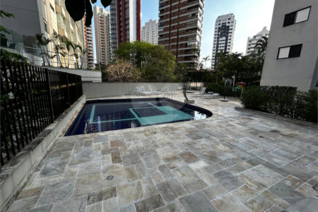 Apartamento à venda com 3 quartos, sendo 1 suíte,  em Vila Andrade, São Paulo, SP