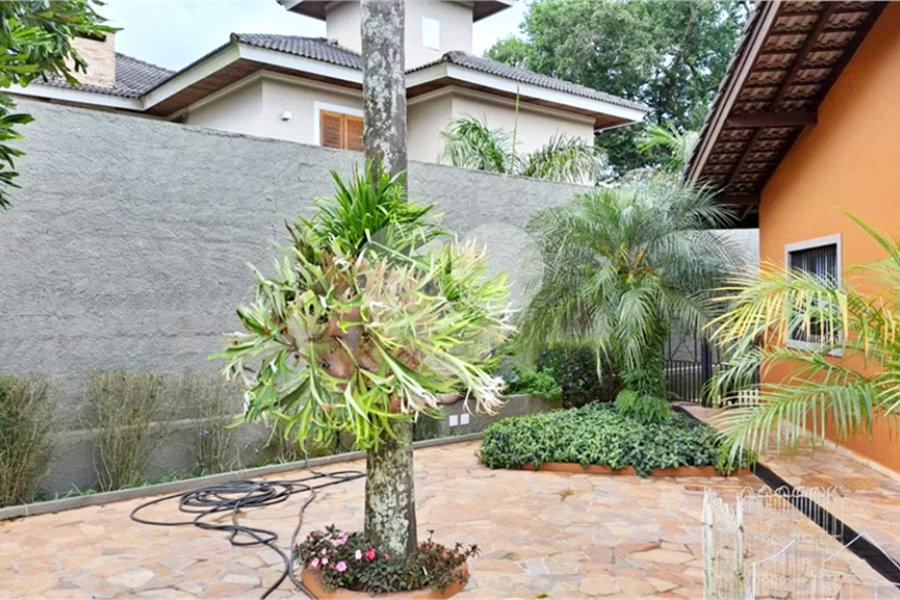 Casa à venda com 8 quartos, sendo 4 suítes, em Roseira, Mairiporã, SP