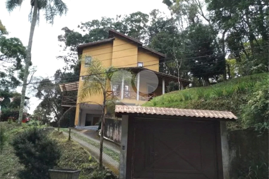 Casa à venda com 4 quartos, sendo 2 suítes,  no condomínio Parque Imperial da Cantareira, Mairiporã - SP