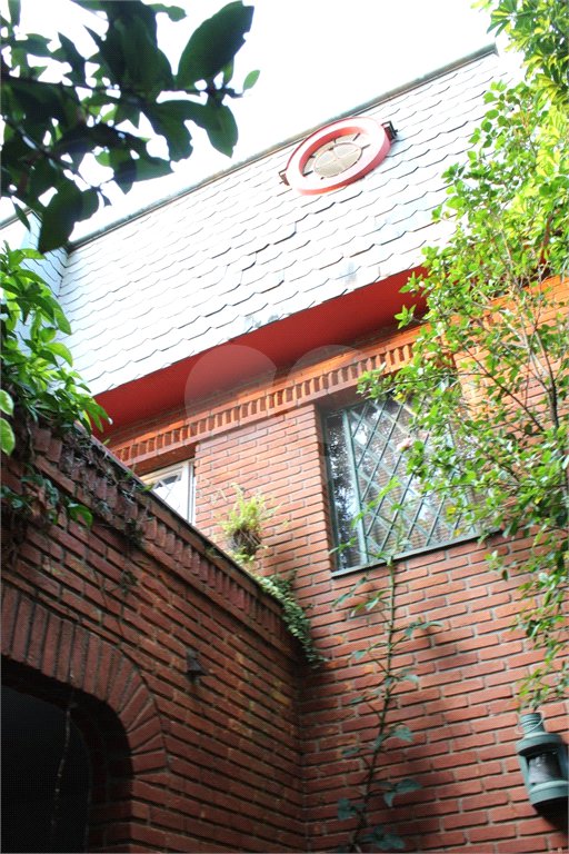 Casa à venda com 4 quartos, sendo 2 suítes, em Jardim Leonor, São Paulo, SP