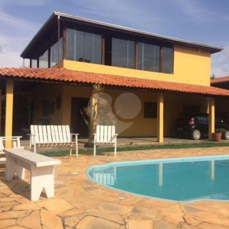 Casa à venda com 6 quartos, sendo 4 suítes, no condomínio Cond Riacho Fundo, Araçoiaba da Serra - SP