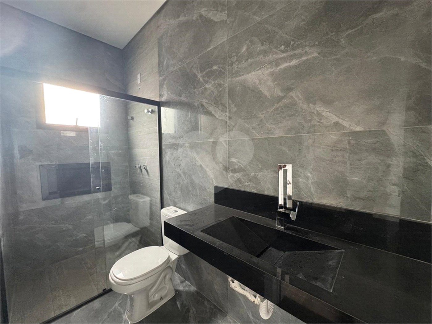 Casa à venda com 3 quartos, sendo 1 suíte, no condomínio Residencial Villagio Wanel, Sorocaba - SP
