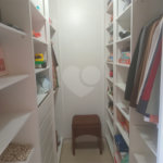 Casa à venda com 4 quartos, sendo 3 suítes, no condomínio Arco Iris, Atibaia - SP