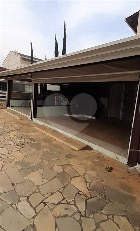 Casa à venda com 5 quartos, sendo 1 suíte, no Centro, Bom Jesus dos Perdões, SP