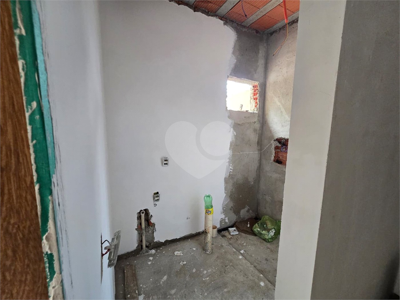 Casa à venda com 3 quartos, sendo 1 suíte, no condomínio Tivolli, Itapetininga - SP