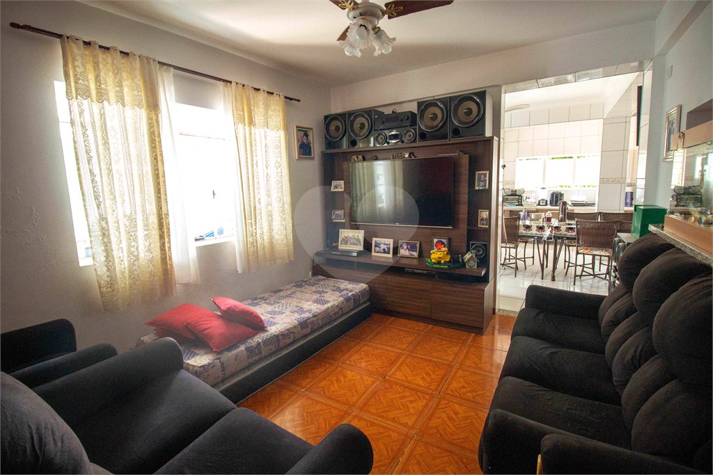 Casa à venda com 3 quartos, sendo 1 suíte, em Vila Junqueira, São Roque, SP