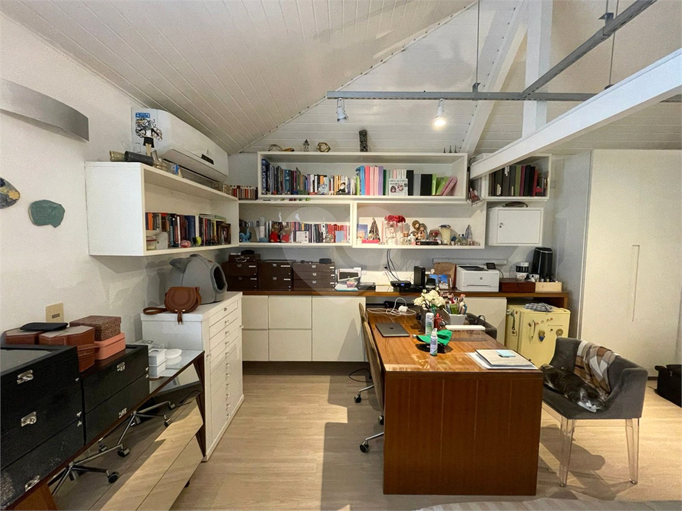 Casa em condomínio à venda ou para alugar com 4 quartos, sendo 3 suítes,  em Jardim Panorama, São Paulo, SP