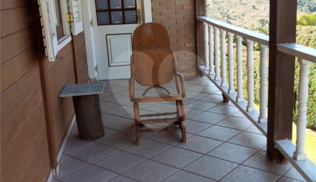 Casa à venda com 6 quartos, sendo 4 suítes, no condomínio Alpes D Ouro, Bom Jesus dos Perdões - SP